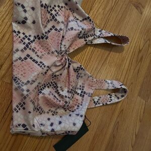 NWT- savvy size medium sports bra